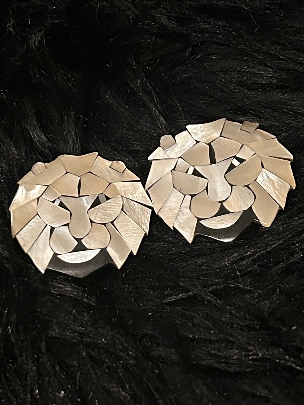 VTG 1980s Lee Sands Lion Face Mosaic Mother Of Pearl Earrings Estate Piece